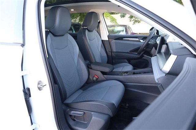 New 2025 Volkswagen Tiguan SE image 25