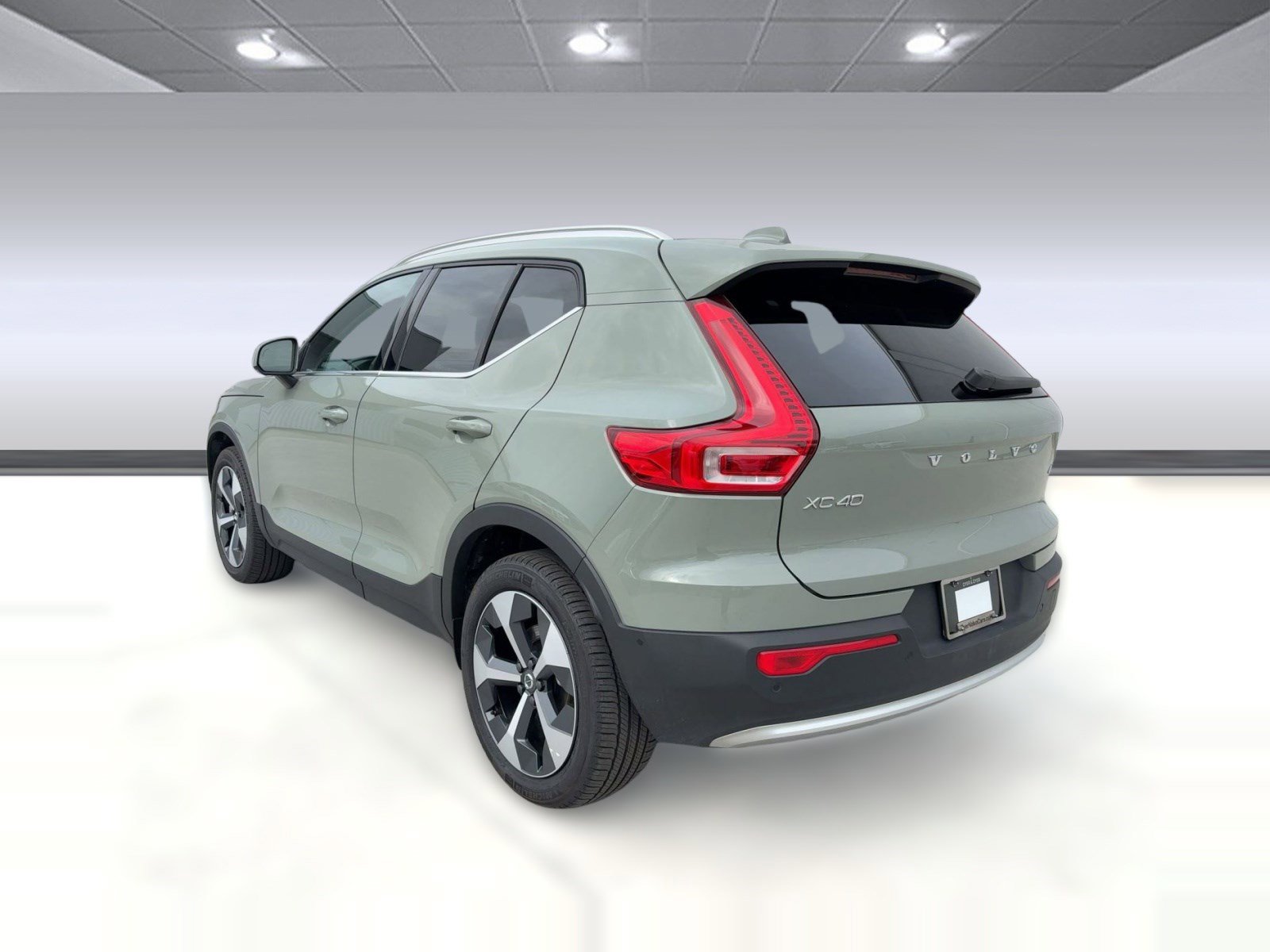 Certified 2025 Volvo XC40 B5 Plus image 3