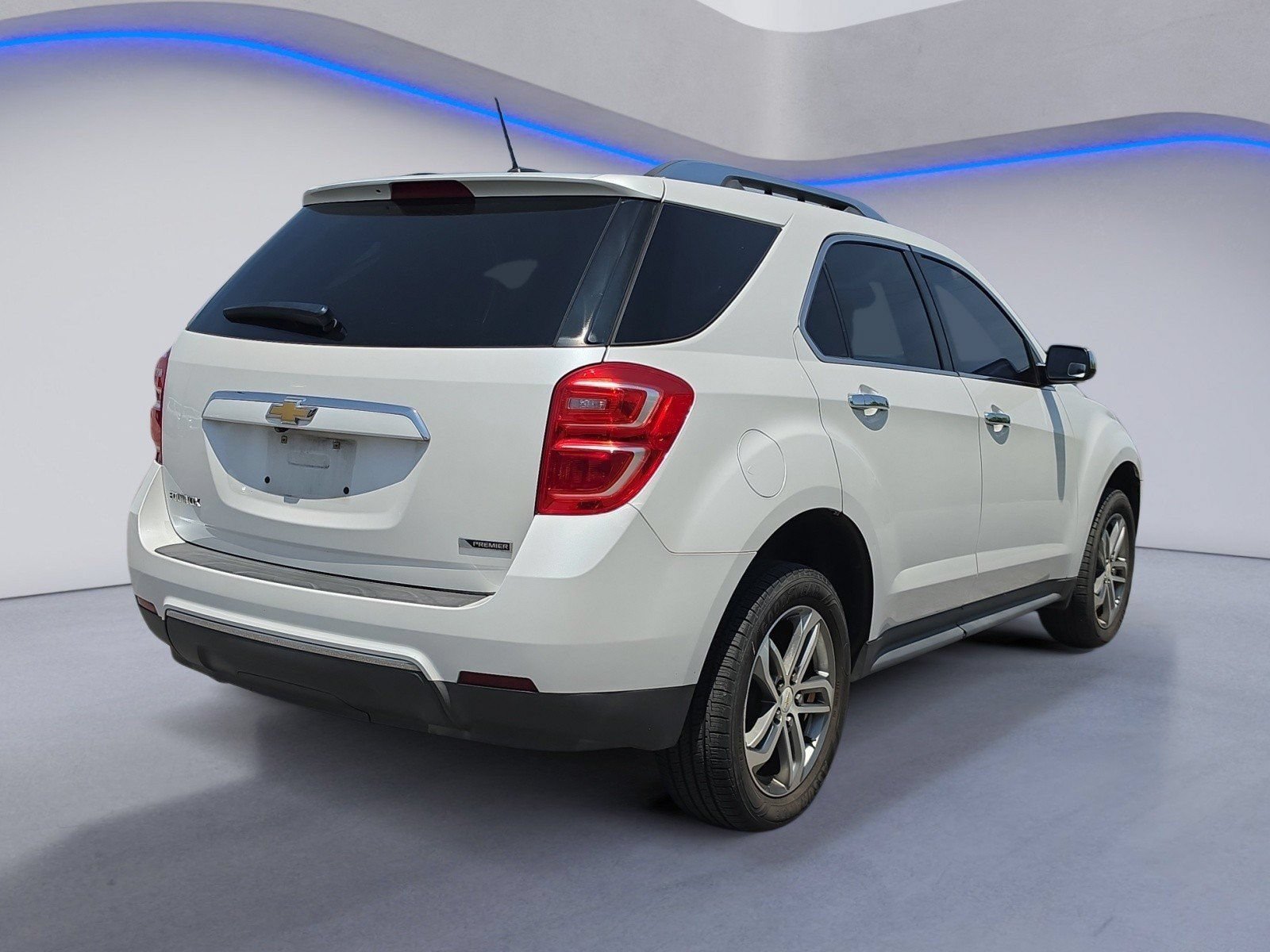 Used 2017 Chevrolet Equinox Premier w/ Enhanced Convenience Package FWD image 3