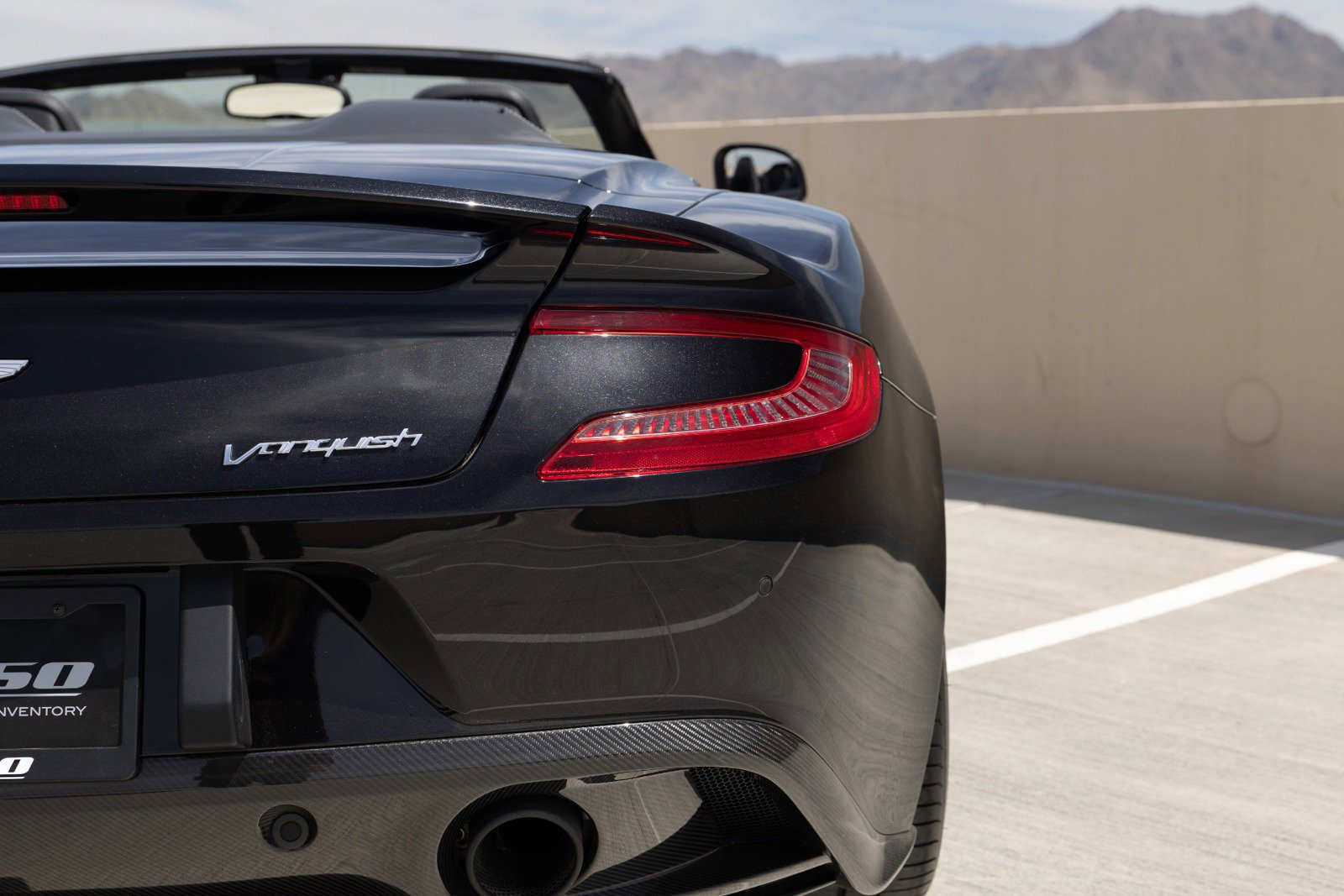 Used 2015 Aston Martin Vanquish Volante RWD image 32