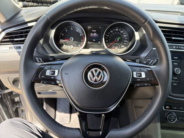 Used 2020 Volkswagen Tiguan SE w/ Panoramic Sunroof Package AWD/4WD image 16