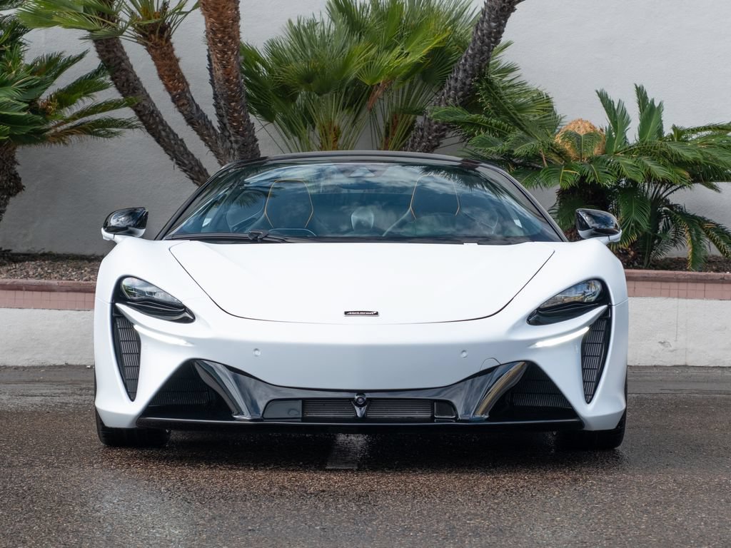 Used 2025 McLaren Artura Spider RWD image 2