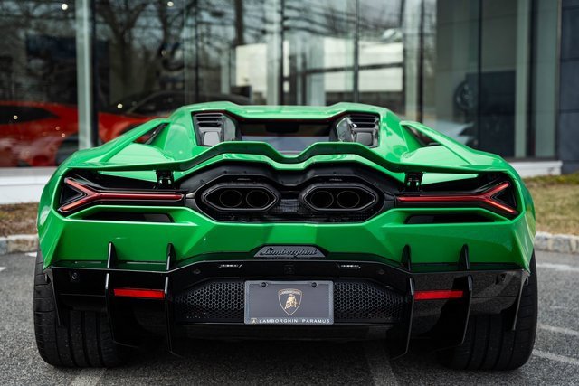 Used 2024 Lamborghini Revuelto image 31