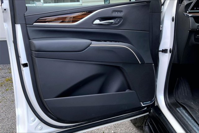 Used 2022 Cadillac Escalade Luxury AWD/4WD image 22