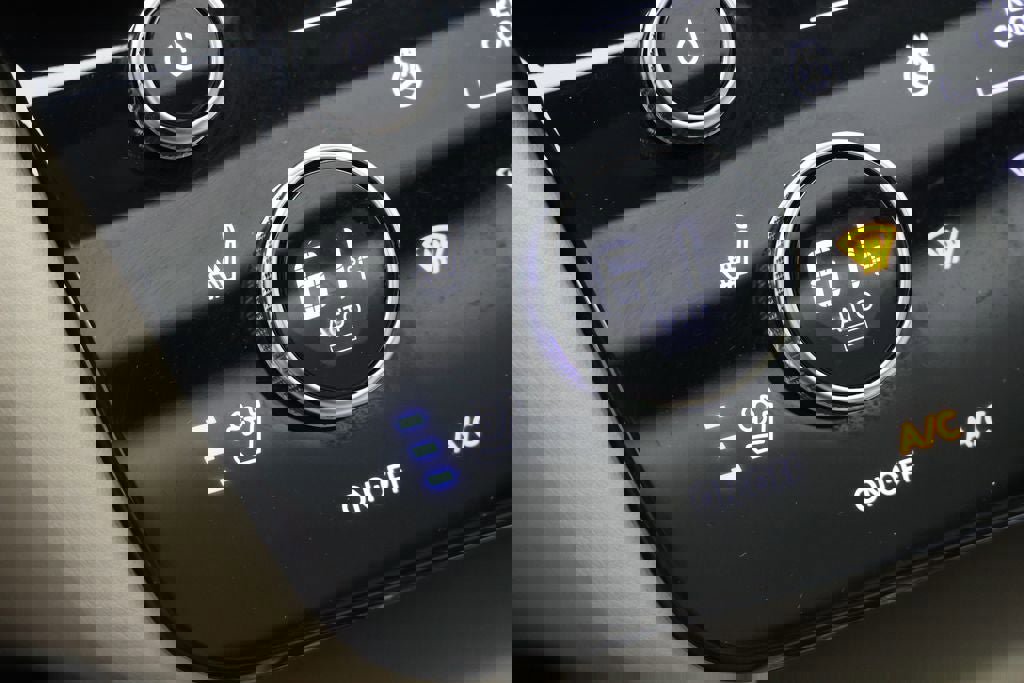 Used 2023 INFINITI QX60 Luxe w/ Performance Audio Package image 23