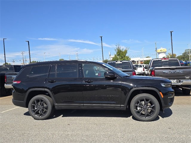 New 2025 Jeep Grand Cherokee L Limited image 2