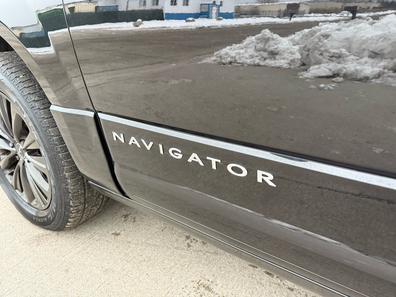 Used 2016 Lincoln Navigator Select image 9