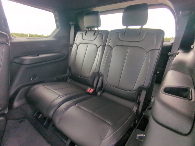 New 2027 Jeep Grand Cherokee L Limited RWD image 16