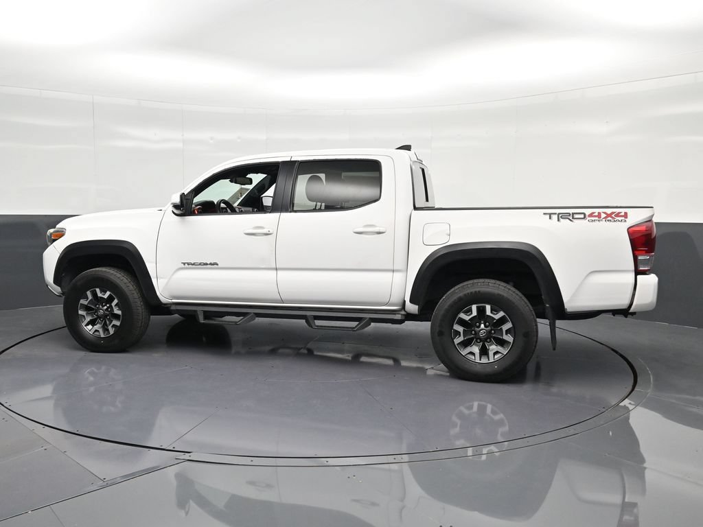 Used 2018 Toyota Tacoma TRD Off-Road w/ Technology Package AWD/4WD image 8
