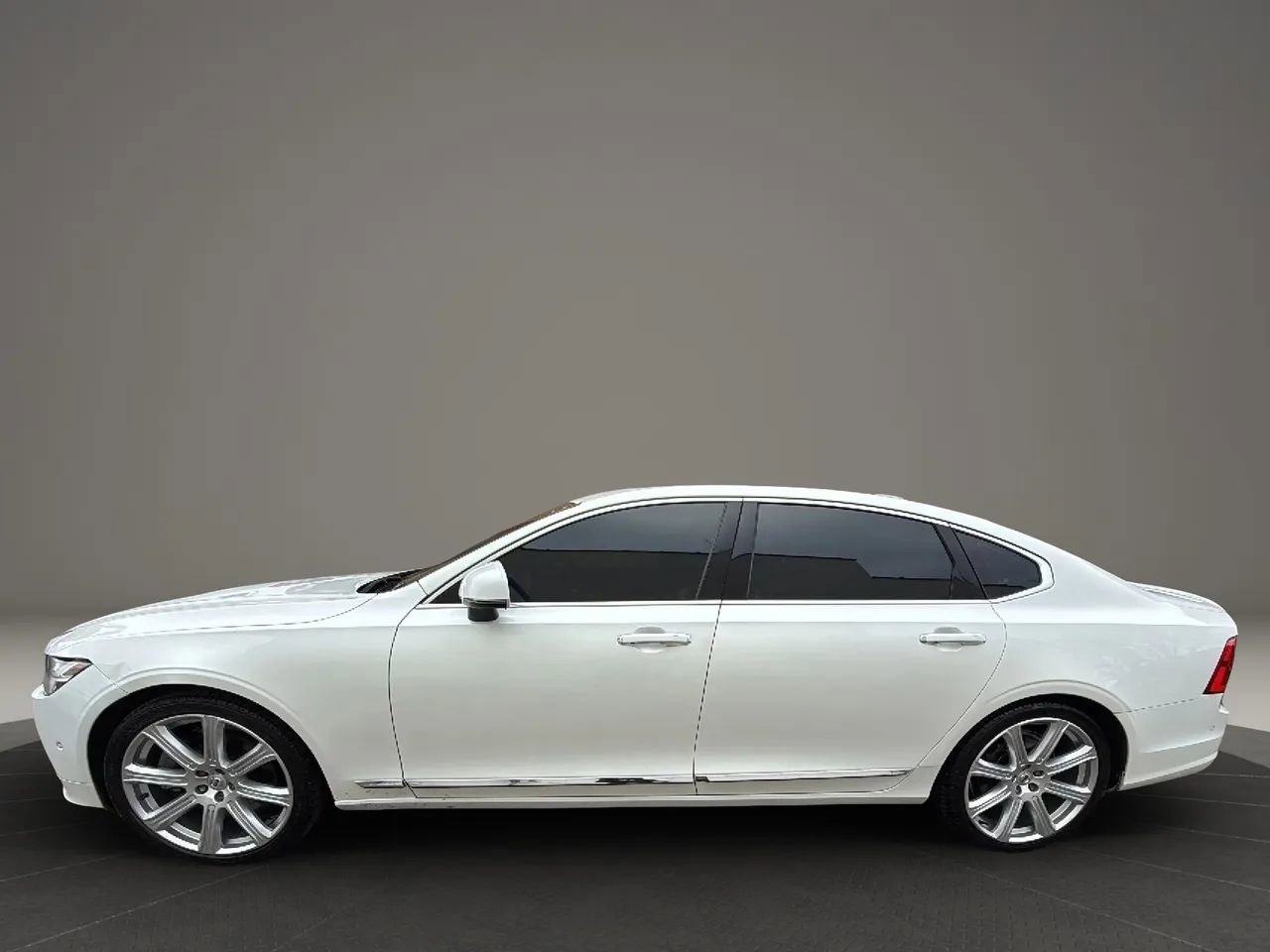 Used 2018 Volvo S90 T6 Inscription w/ Luxury Package image 8