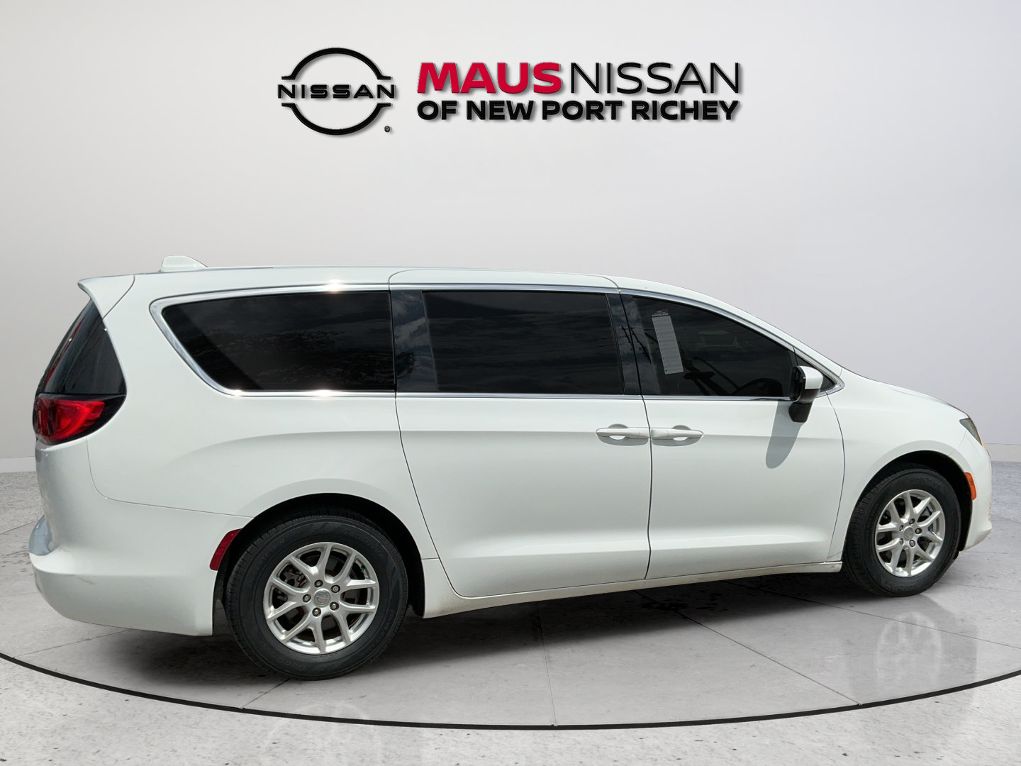 Used 2019 Chrysler Pacifica LX FWD image 11