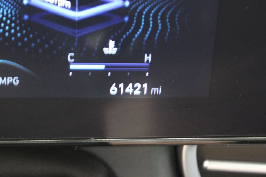 Used 2025 Hyundai Elantra SEL FWD image 11