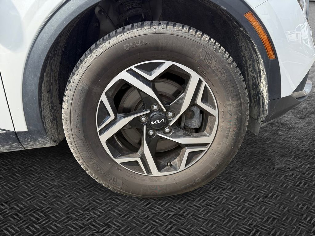 Used 2024 Kia Sportage LX image 11