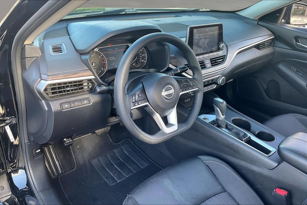 Used 2025 Nissan Altima 2.5 SV FWD image 16