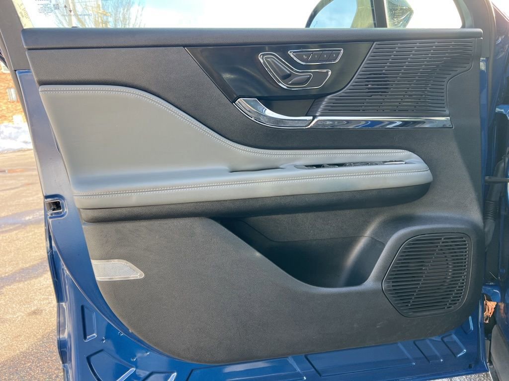 Used 2020 Lincoln Corsair AWD w/ Premium Package image 11