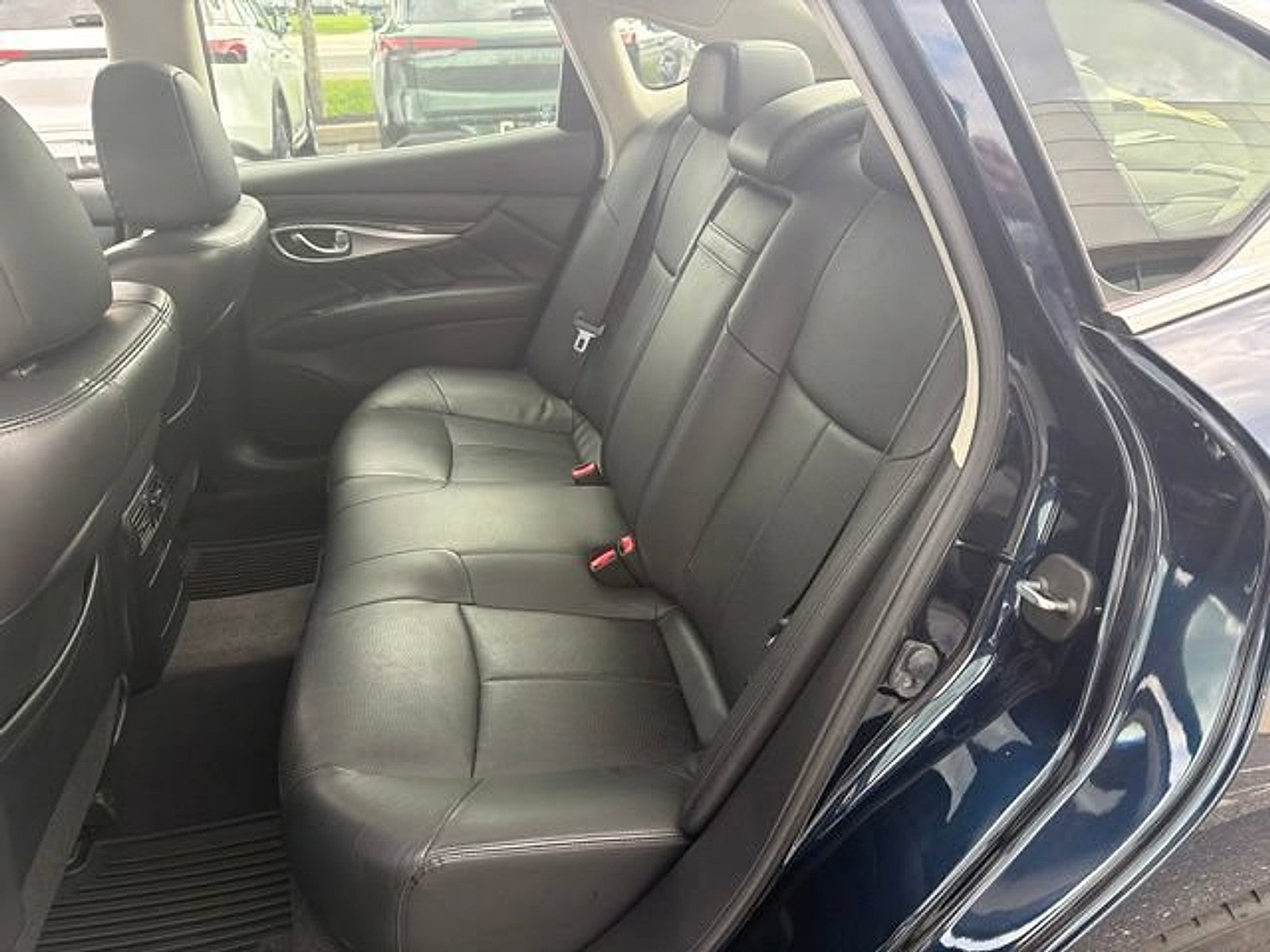 Used 2015 INFINITI Q70 3.7 AWD/4WD image 12