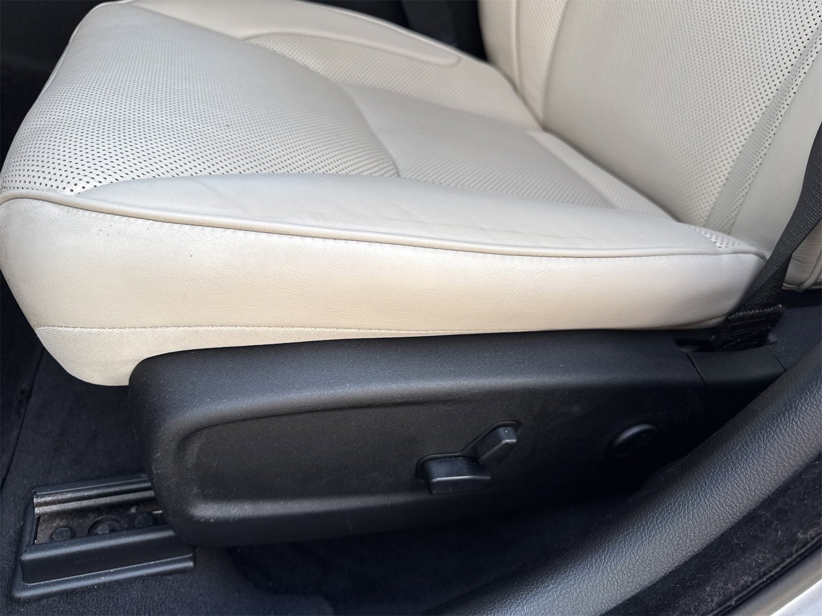 Used 2018 Chrysler 300 Limited w/ Safetytec Plus Group image 19