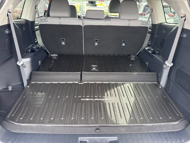 Used 2023 Toyota Highlander LE image 26