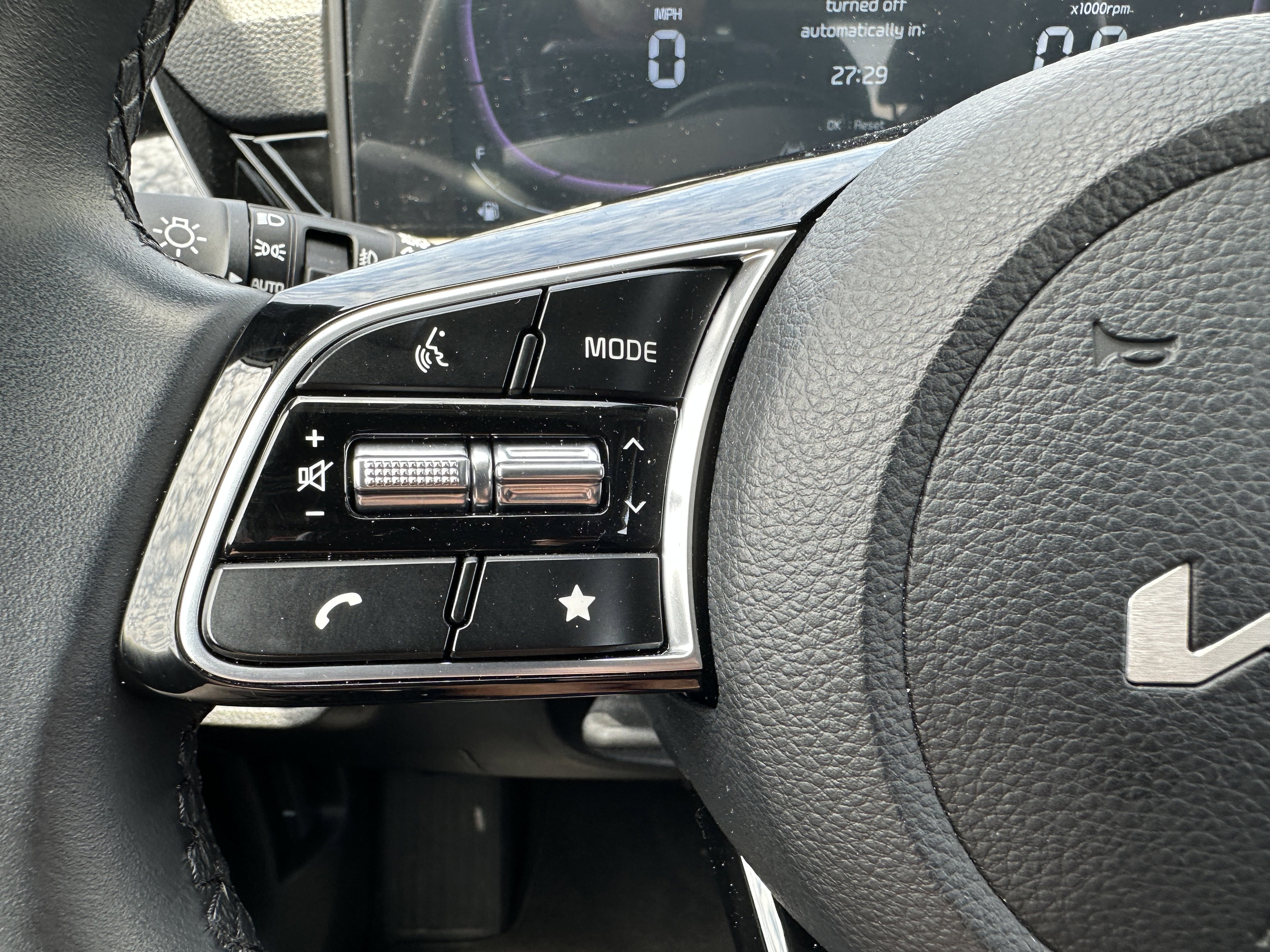 Certified 2025 Kia Seltos S image 27