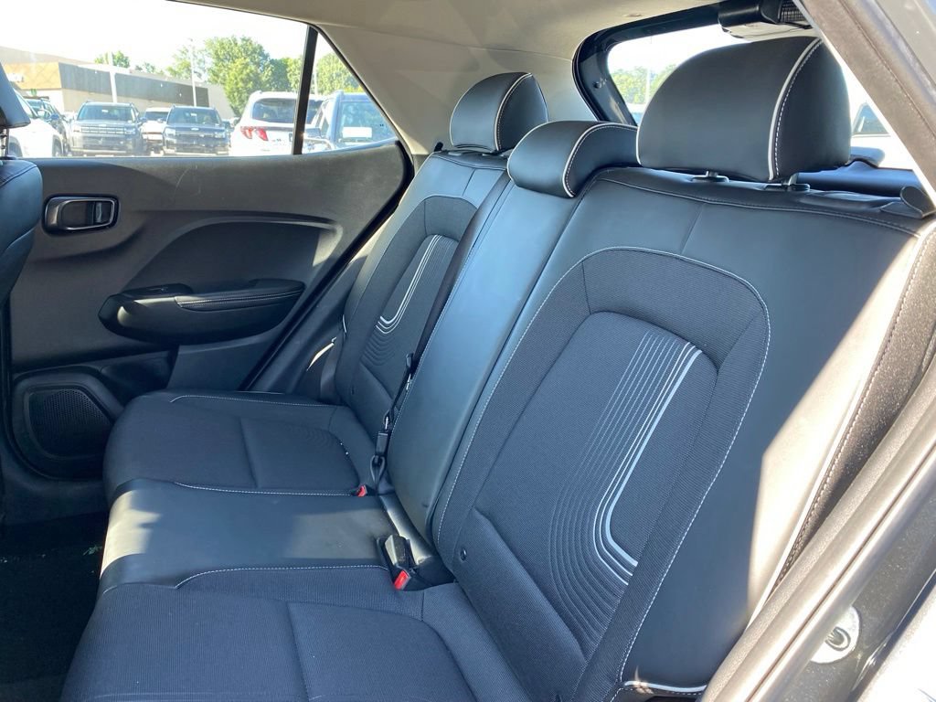 Used 2023 Hyundai Venue Limited FWD image 13