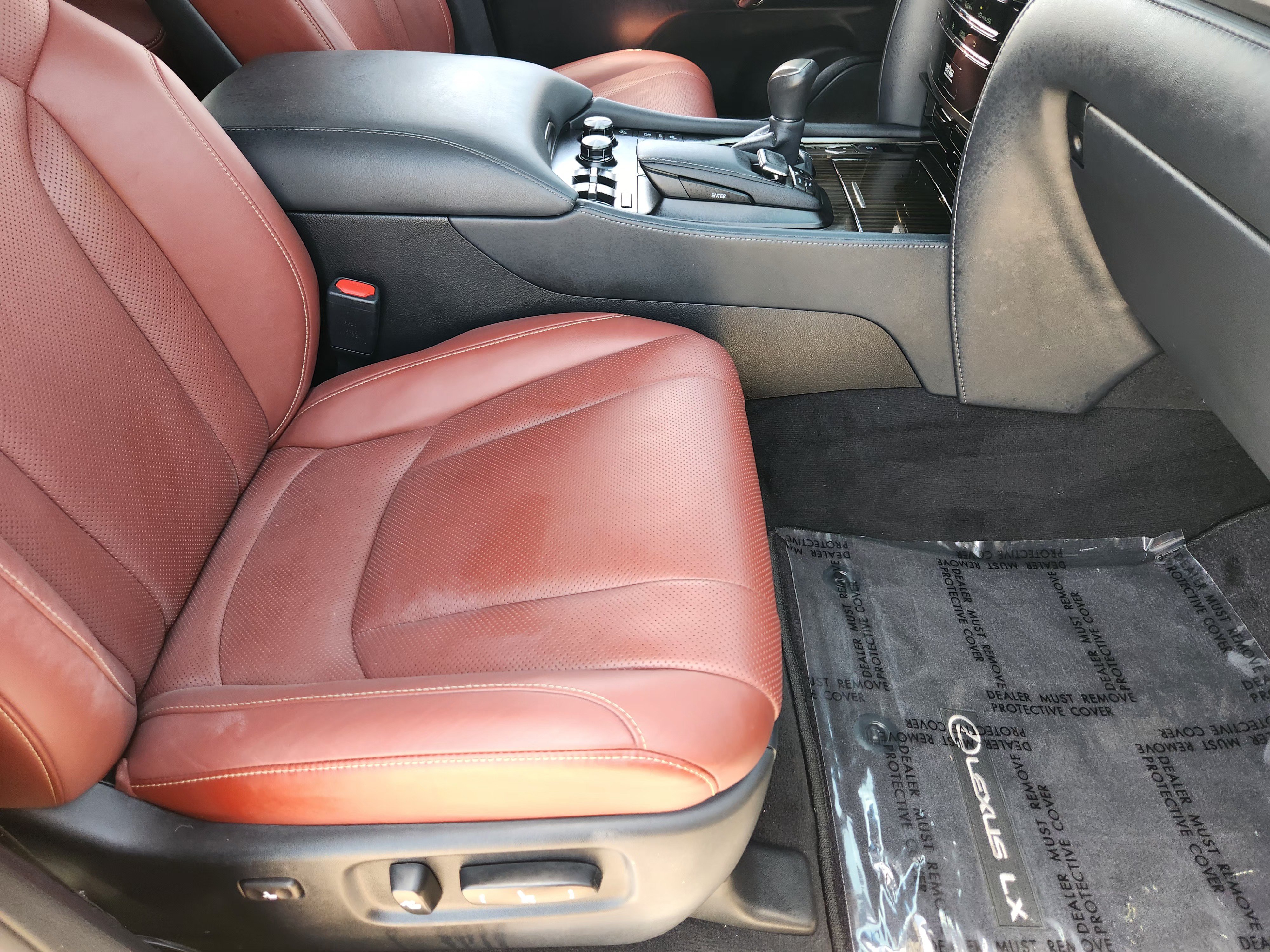 Used 2021 Lexus LX 570 4WD w/ Sport Package image 14