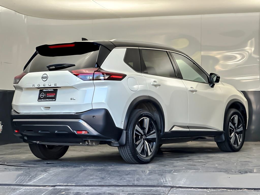 Used 2023 Nissan Rogue SL w/ SL Premium Package image 3