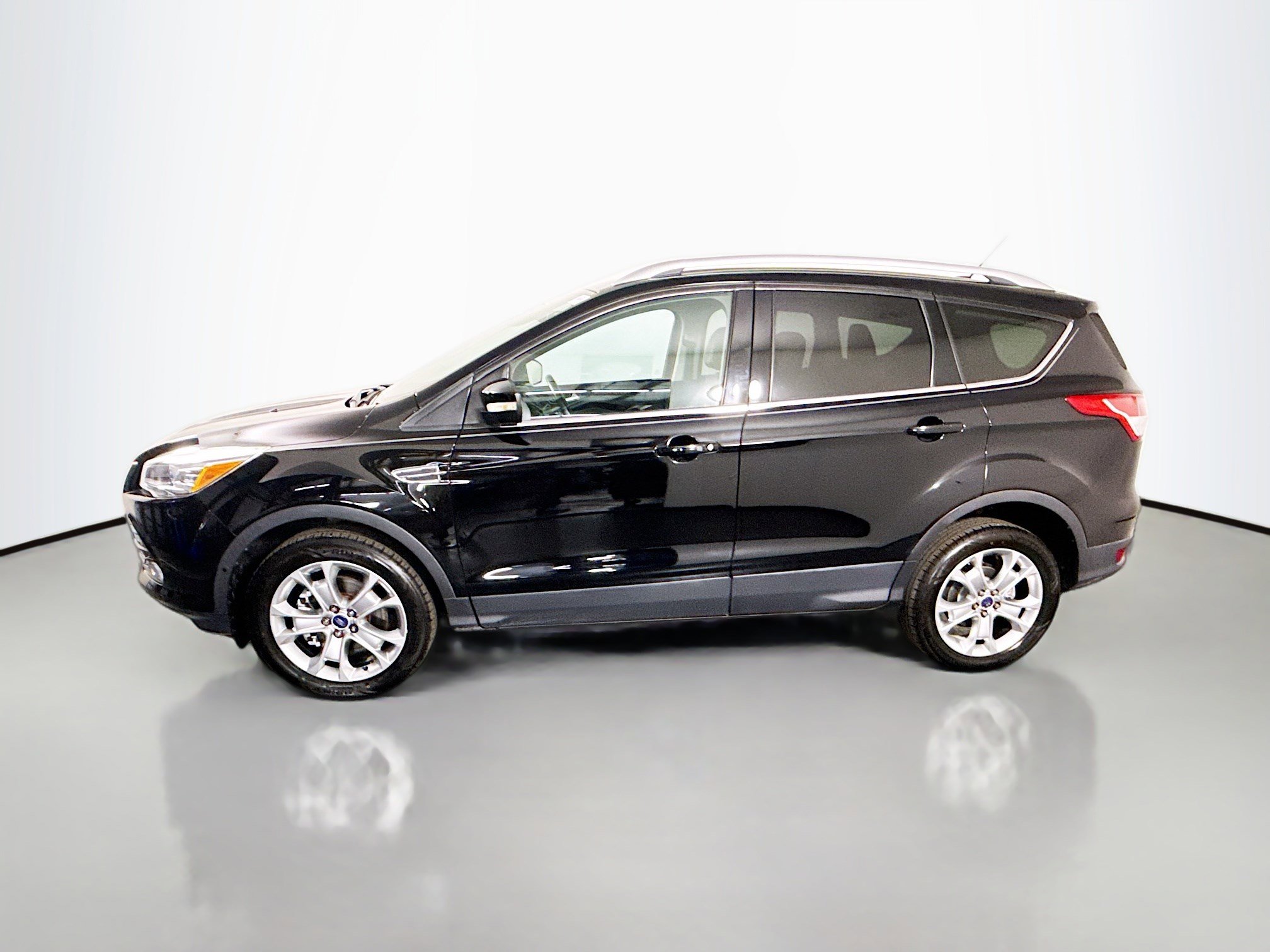Used 2016 Ford Escape Titanium w/ Equipment Group 301A AWD/4WD image 6