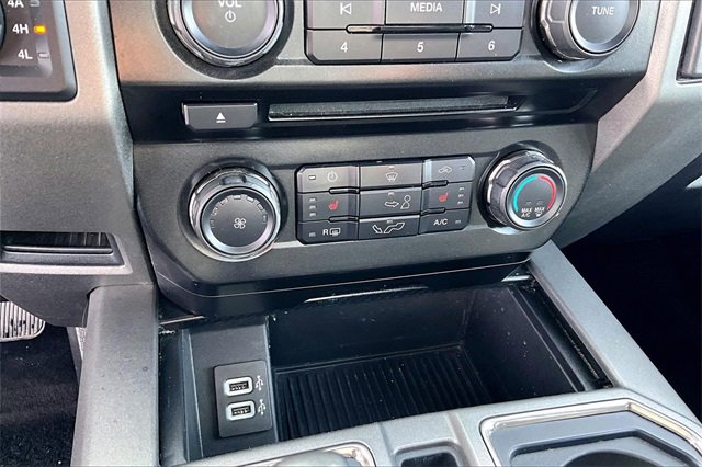 Used 2017 Ford F150 Raptor w/ Equipment Group 801A Mid image 21