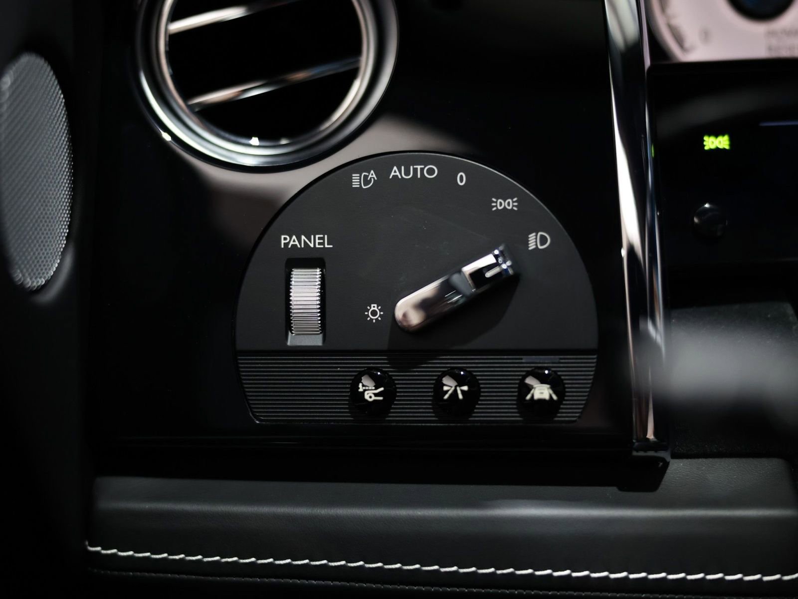 Used 2019 Rolls-Royce Wraith RWD image 28