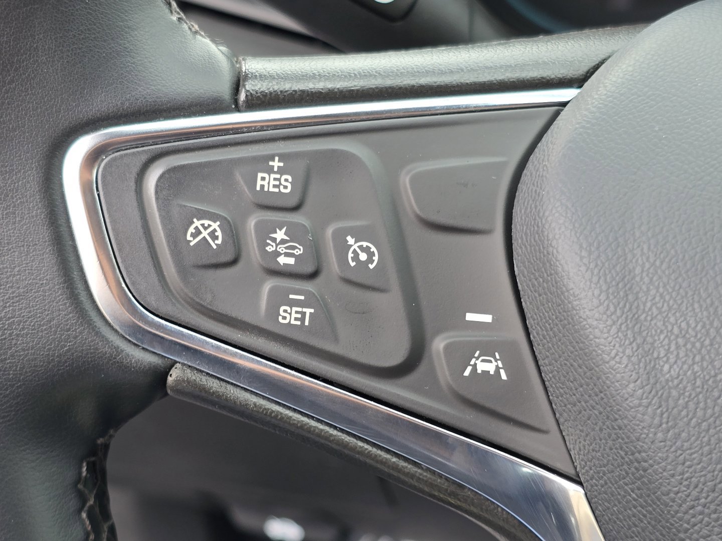 Used 2023 Chevrolet Malibu LT w/ Midnight Edition FWD image 10