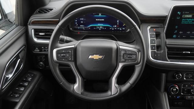 Used 2024 Chevrolet Suburban Premier AWD/4WD image 17