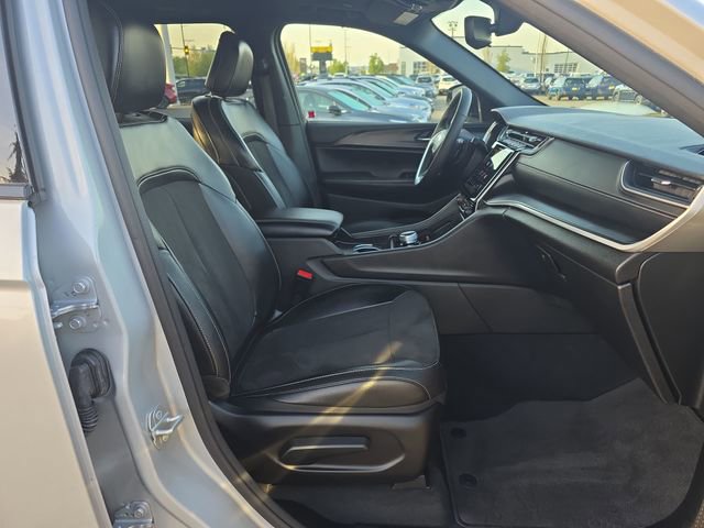 Used 2024 Jeep Grand Cherokee Altitude AWD/4WD image 9