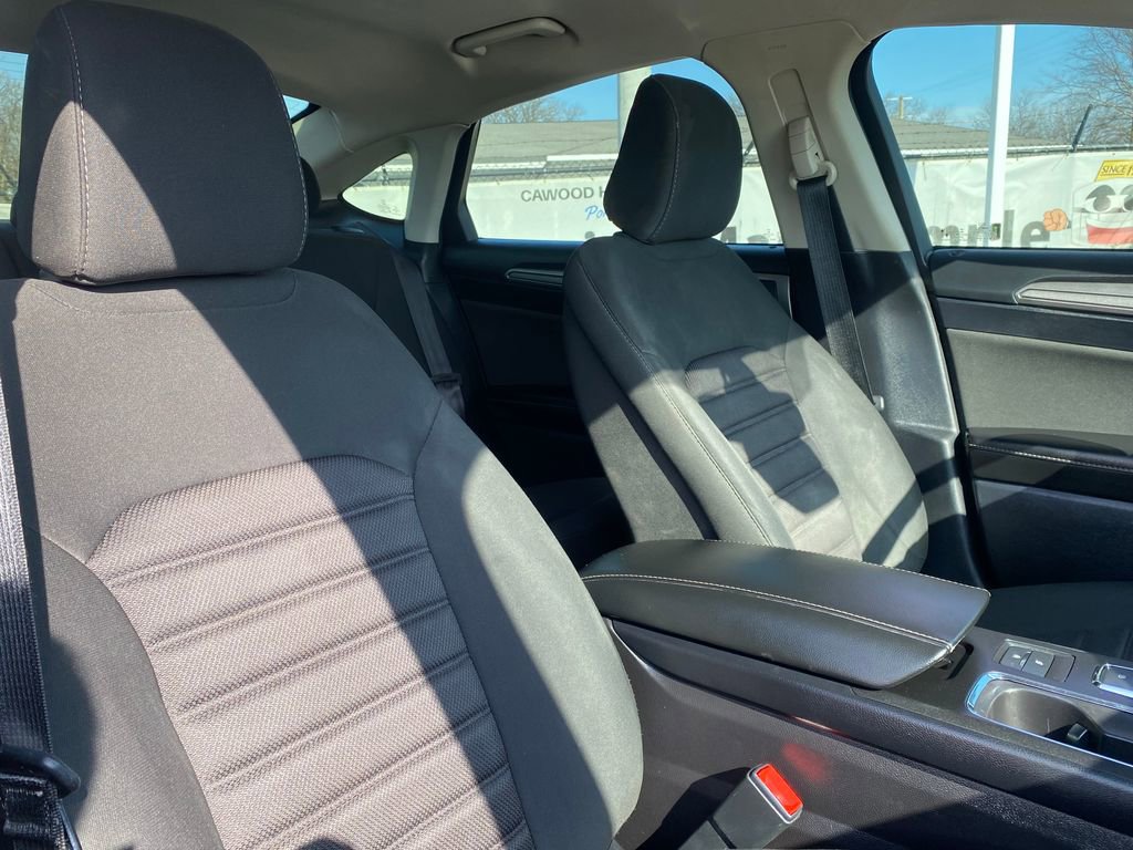 Used 2020 Ford Fusion SE image 15