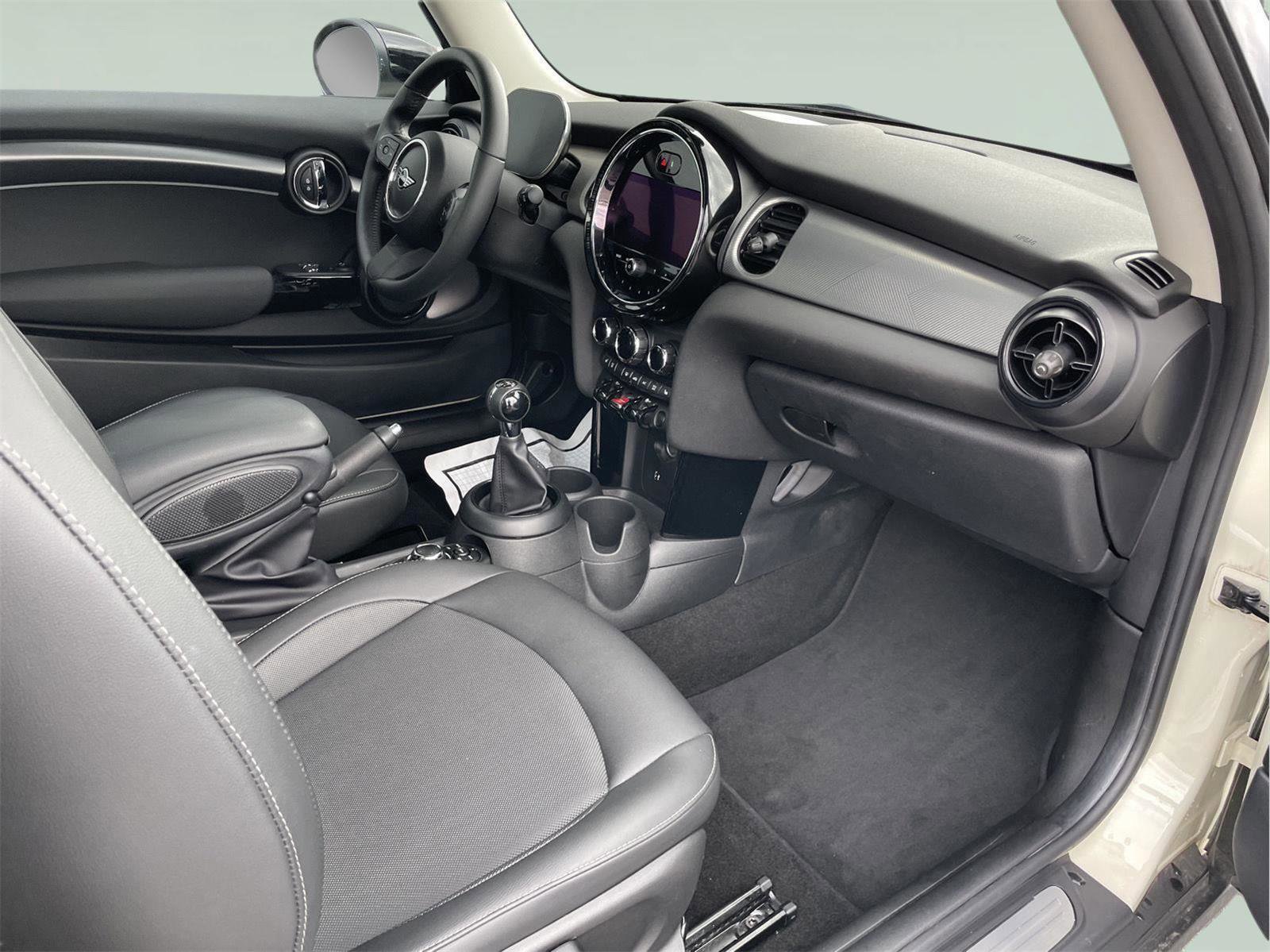 Used 2023 MINI Cooper 2-Door Hardtop FWD image 16