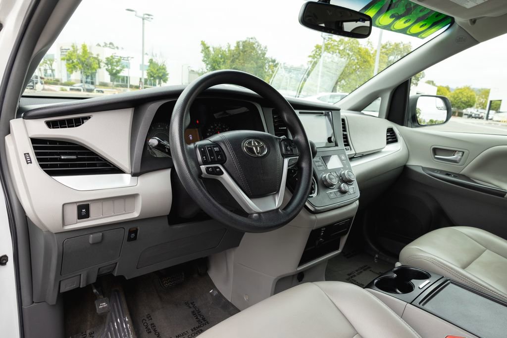 Used 2017 Toyota Sienna LE FWD image 10