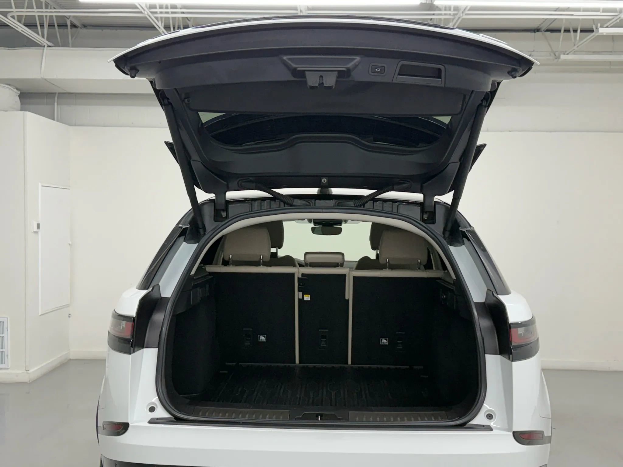 Used 2020 Land Rover Range Rover Velar S image 35