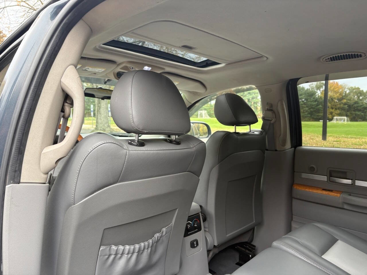 Used 2008 Chrysler Aspen Limited image 26