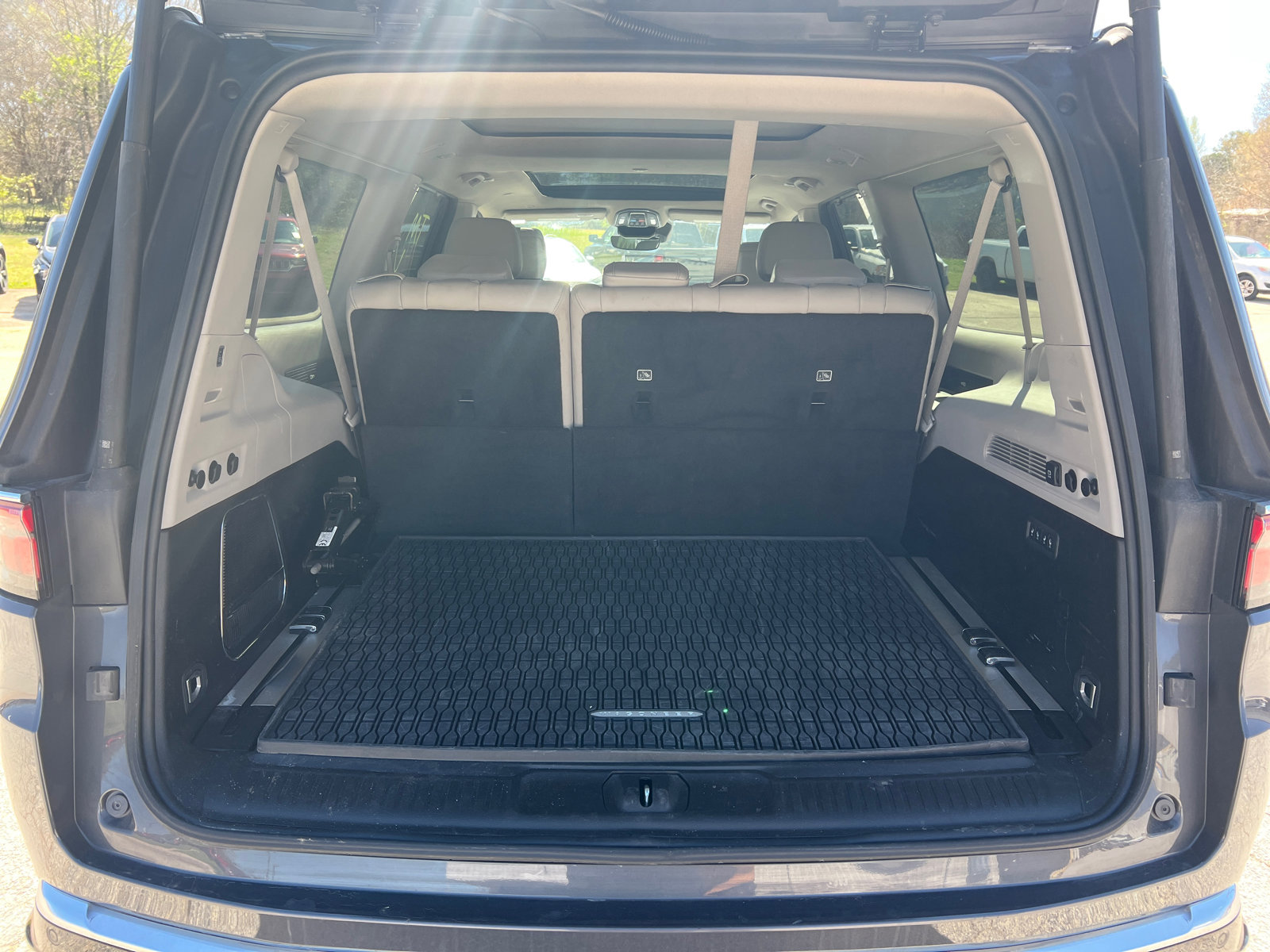 Used 2024 Jeep Wagoneer L Series III w/ Premium Group I image 22