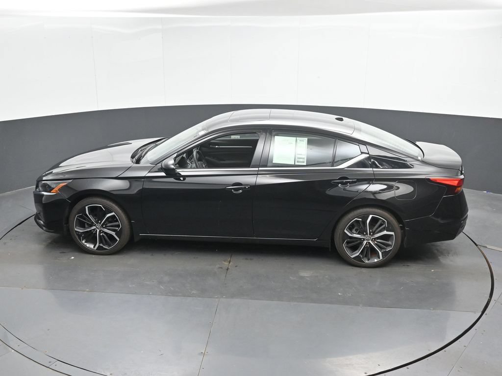 Used 2025 Nissan Altima 2.5 SR w/ SR Premium Package FWD image 37