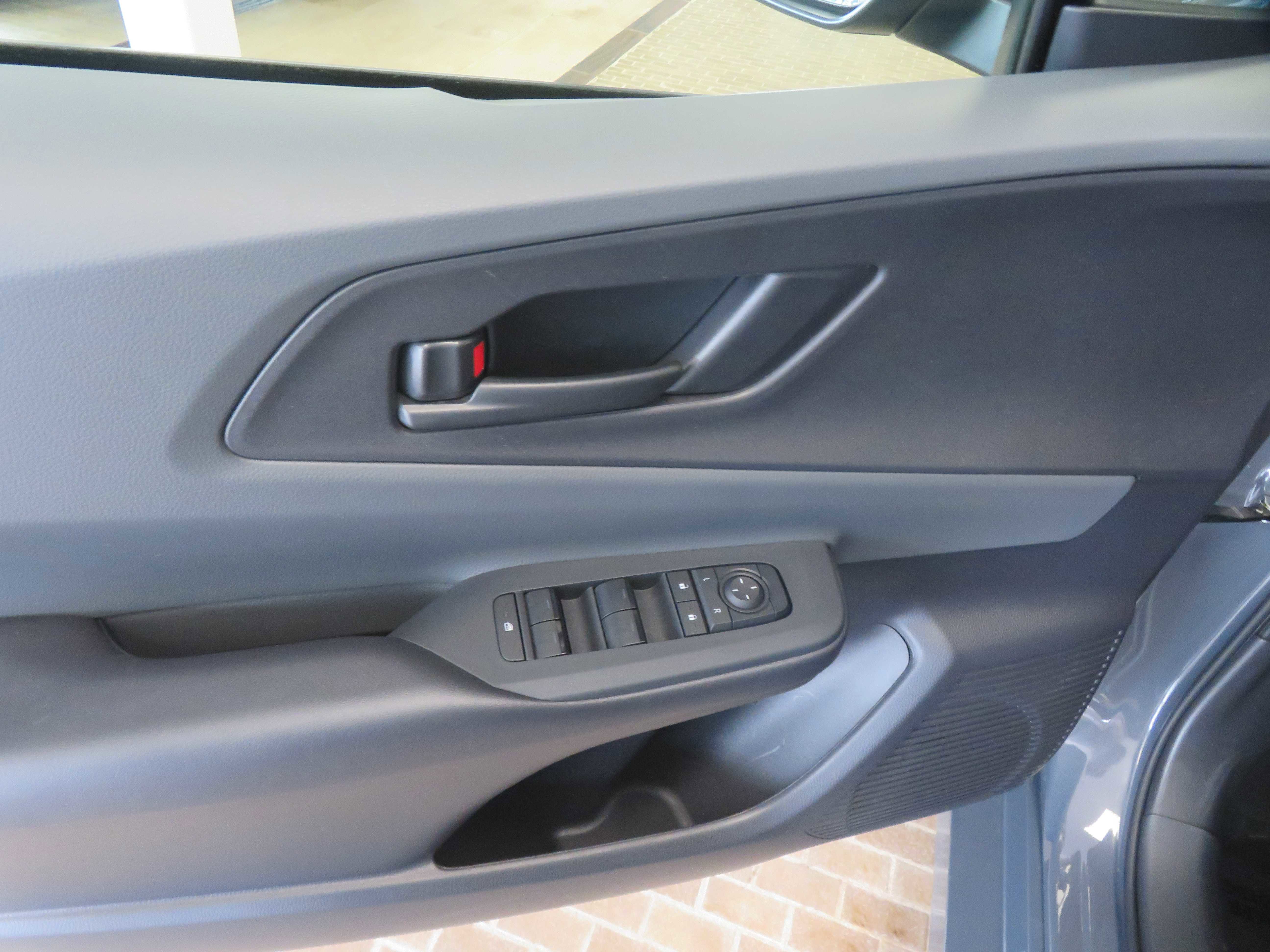 Used 2025 Toyota Prius LE image 14