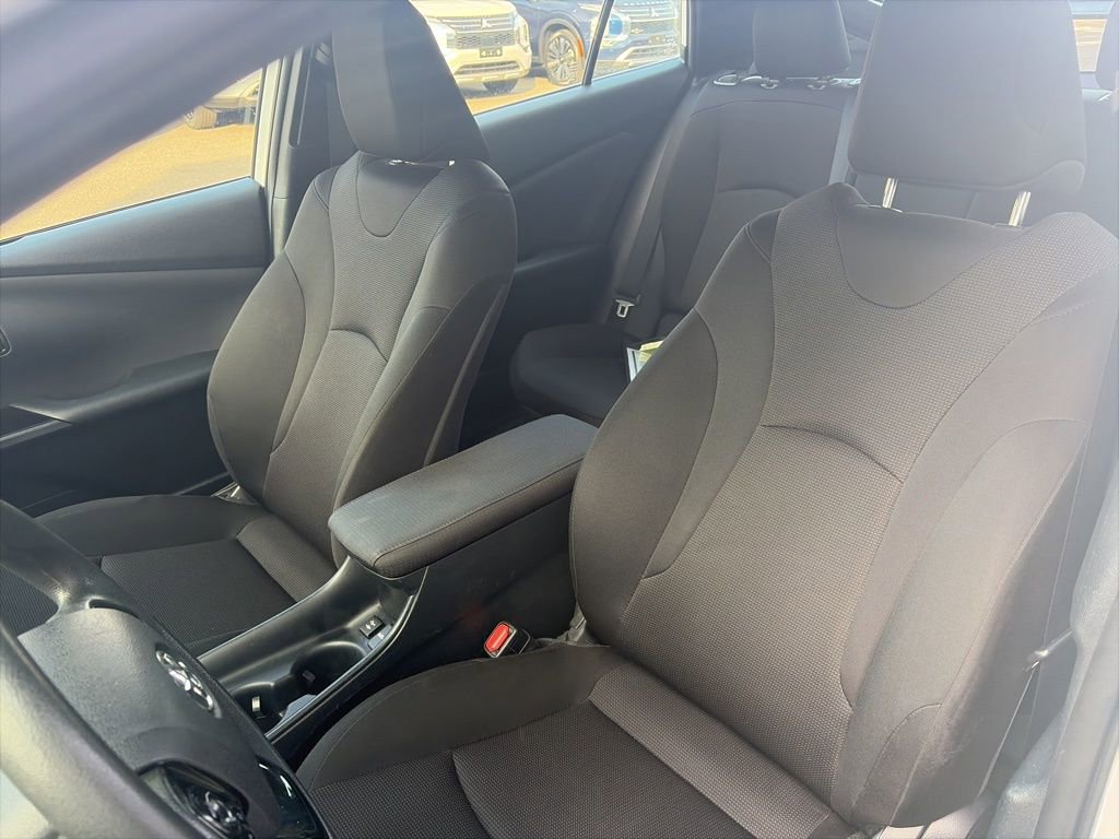 Used 2019 Toyota Prius L Eco image 15