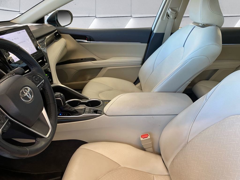 Used 2022 Toyota Camry XLE image 2