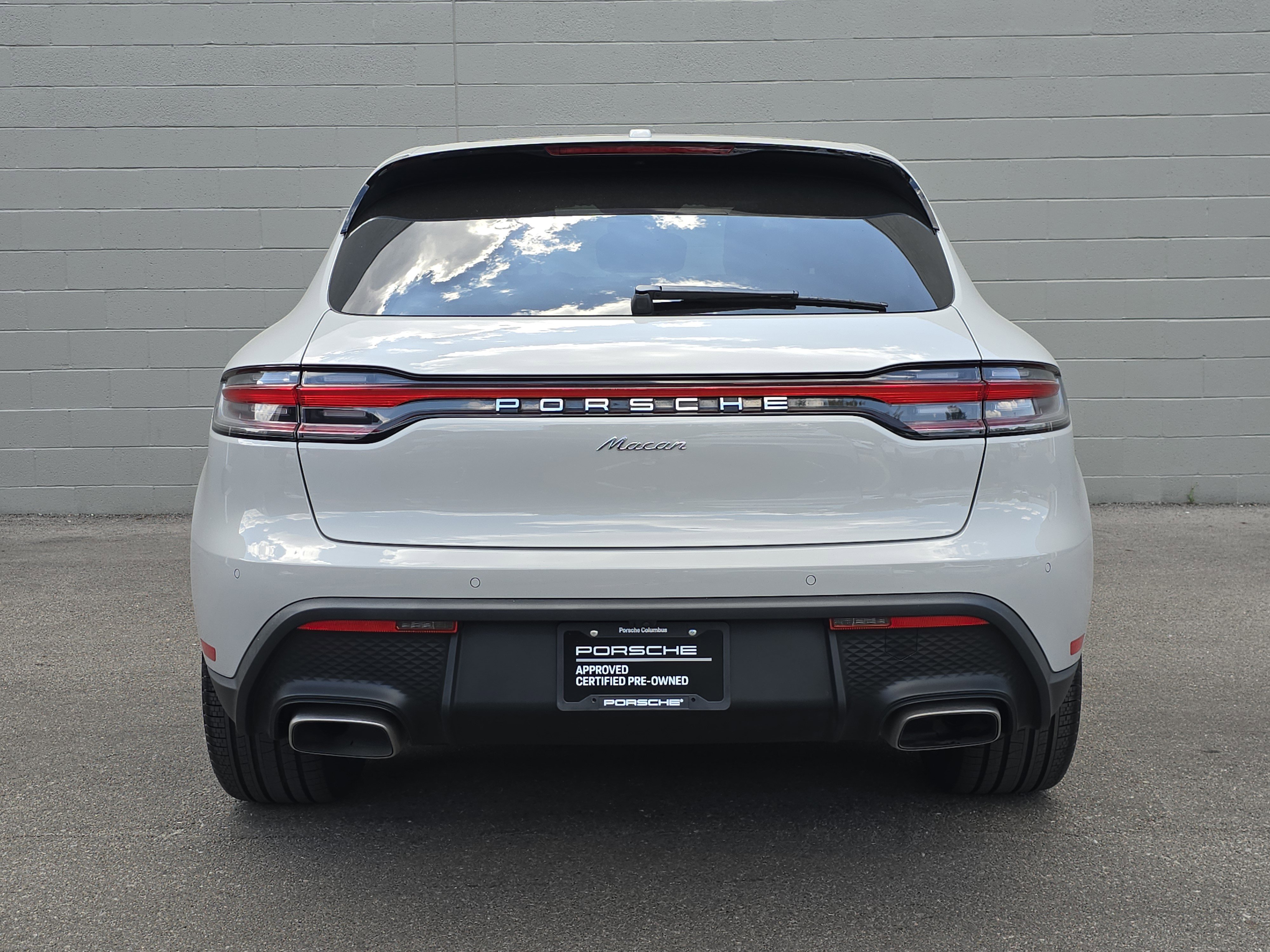 Certified 2025 Porsche Macan image 8