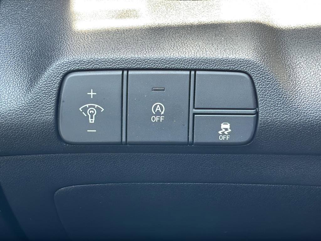 Used 2025 Hyundai Elantra SE FWD image 33