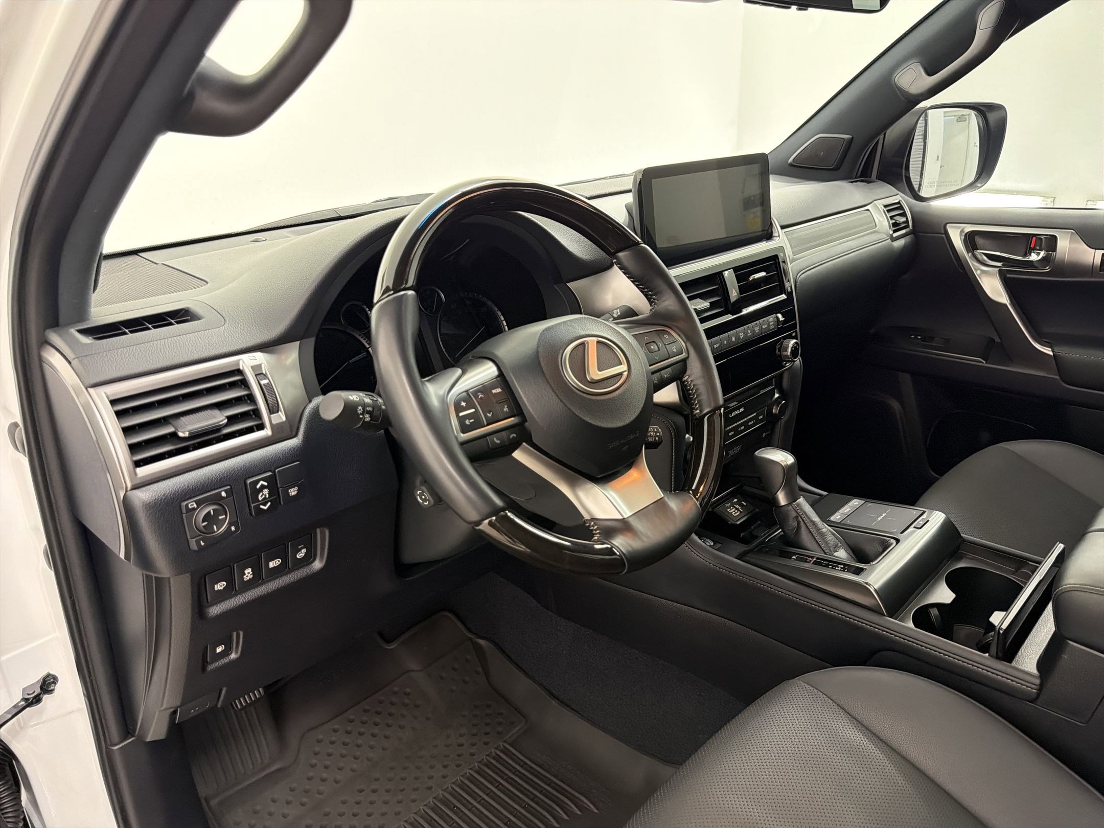 Certified 2023 Lexus GX 460 Premium w/ Accessory Package AWD/4WD image 4