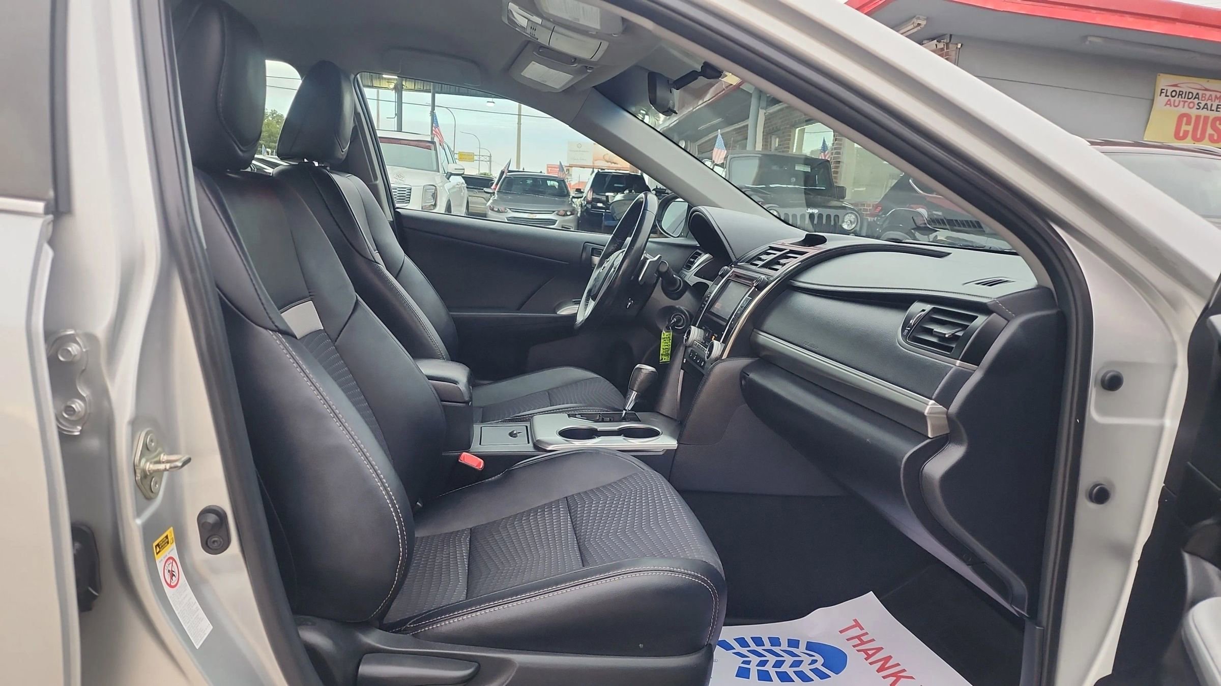 Used 2014 Toyota Camry SE image 9