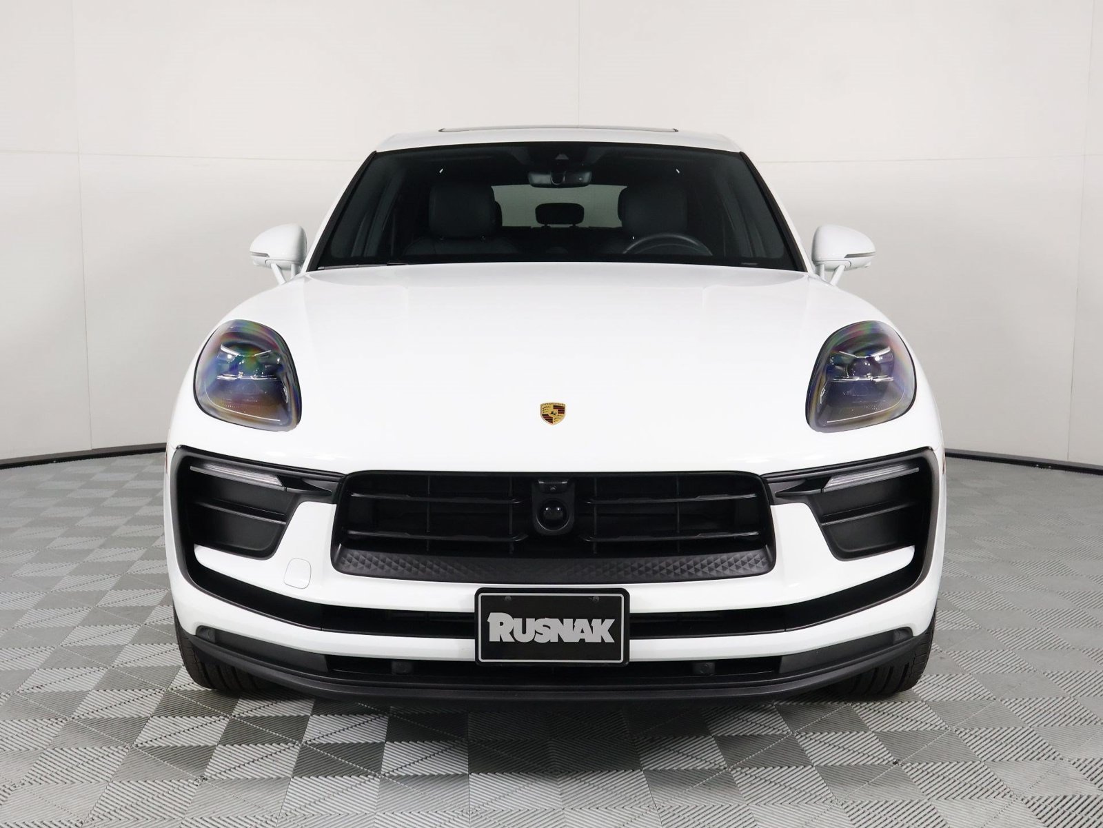 Certified 2026 Porsche Macan AWD/4WD image 10