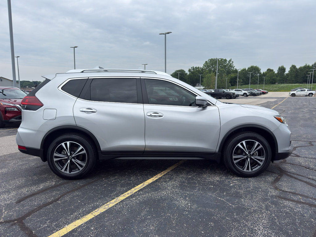 Used 2019 Nissan Rogue SV w/ Premium Package FWD image 4