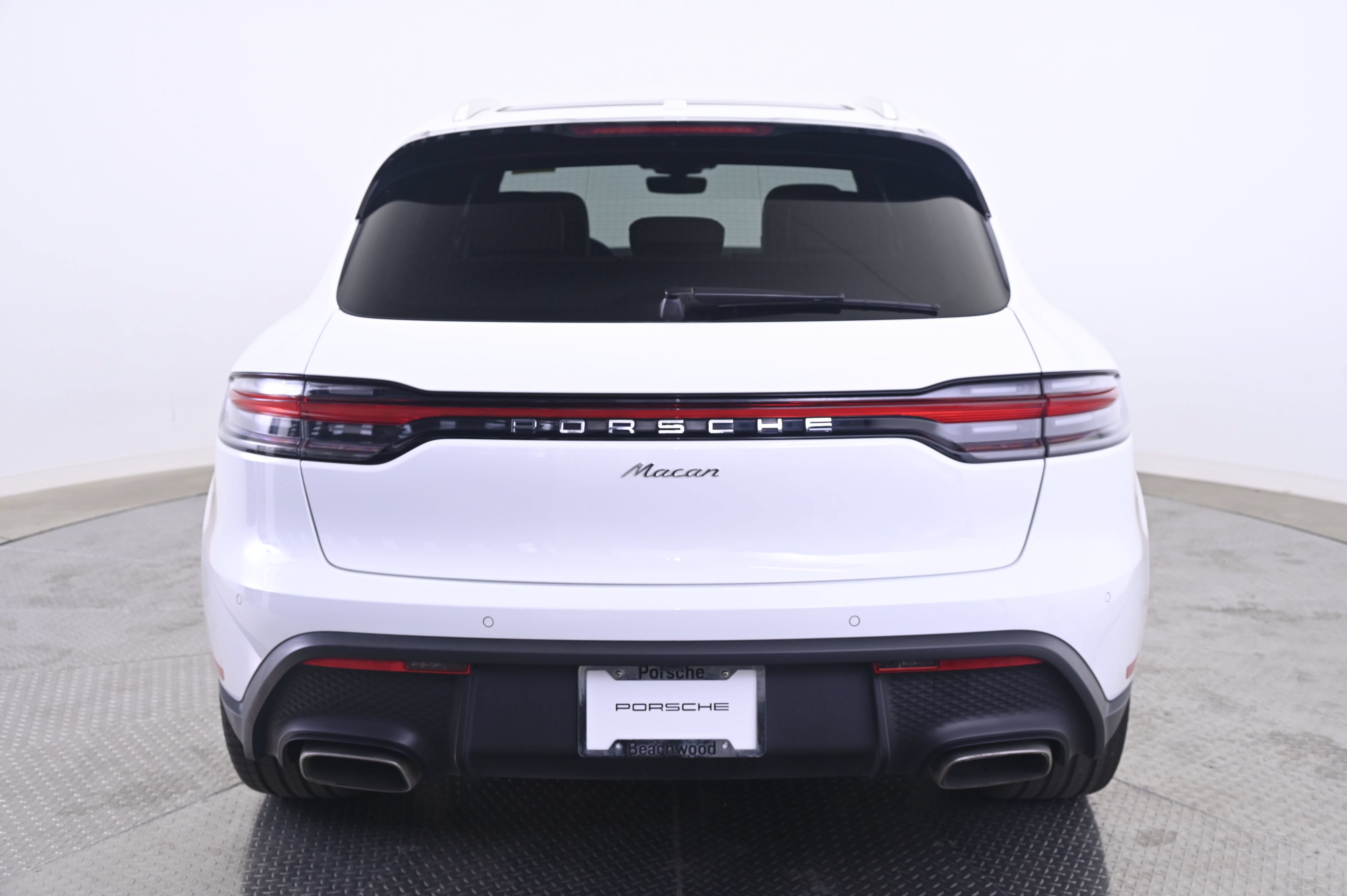 Certified 2024 Porsche Macan AWD/4WD image 6