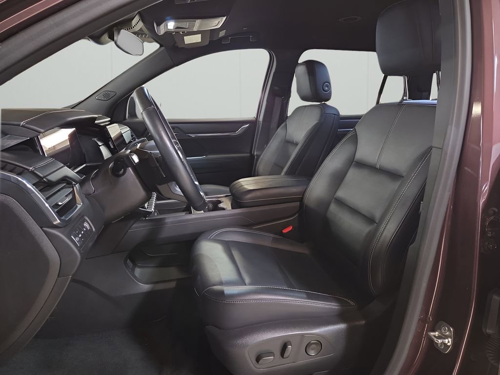 Used 2024 GMC Acadia Elevation image 9